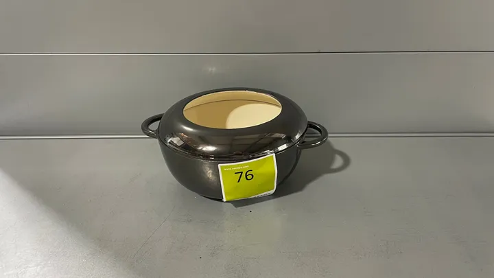 Emailierter Topf mit Deckel